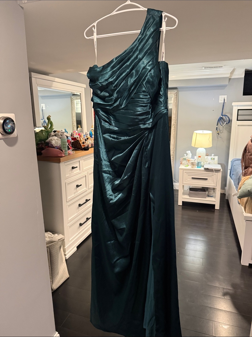 One-Shoulder Emerald Satin Evening Gown